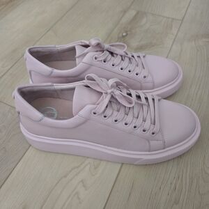 Wishbone Collection Olive Rose Leather Sneakers Brand New!